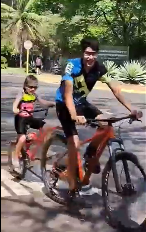 Aventura de Bicicleta com Laurinha e Joãozinho